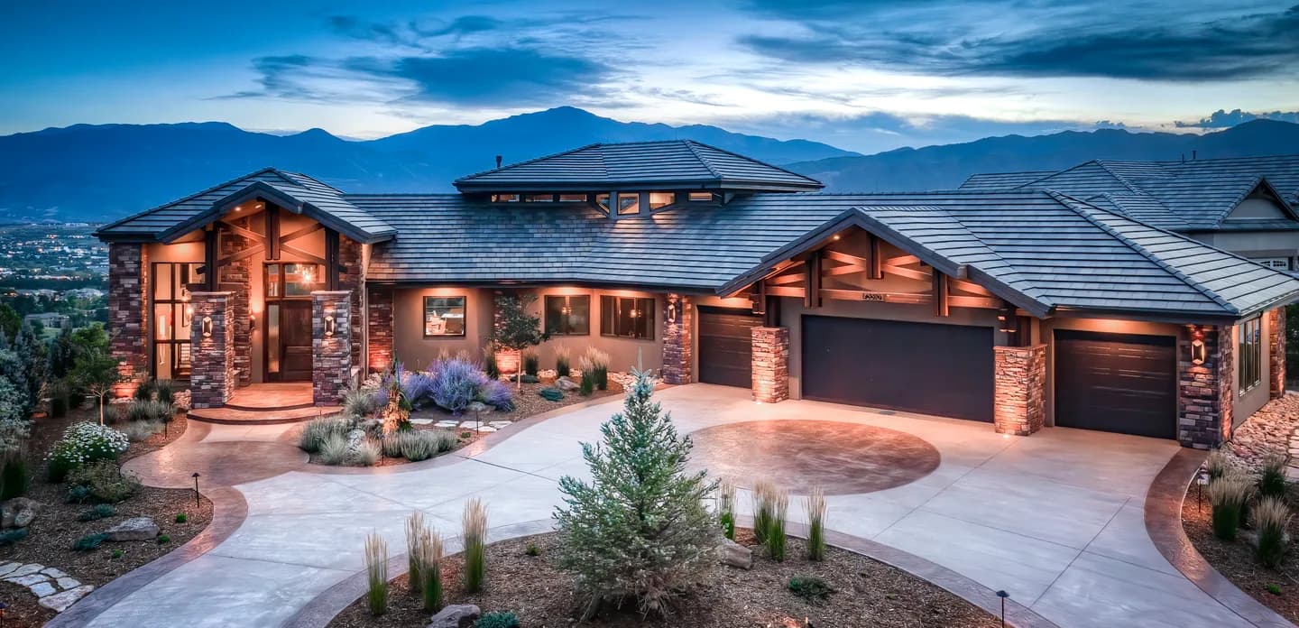 A Stauffer & Sons mountain modern custom home in Colorado Springs with the mountains behind it